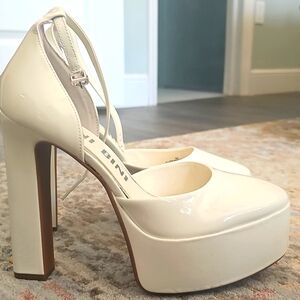 NWOT sz 9 Gianni Bini Patent leather heels